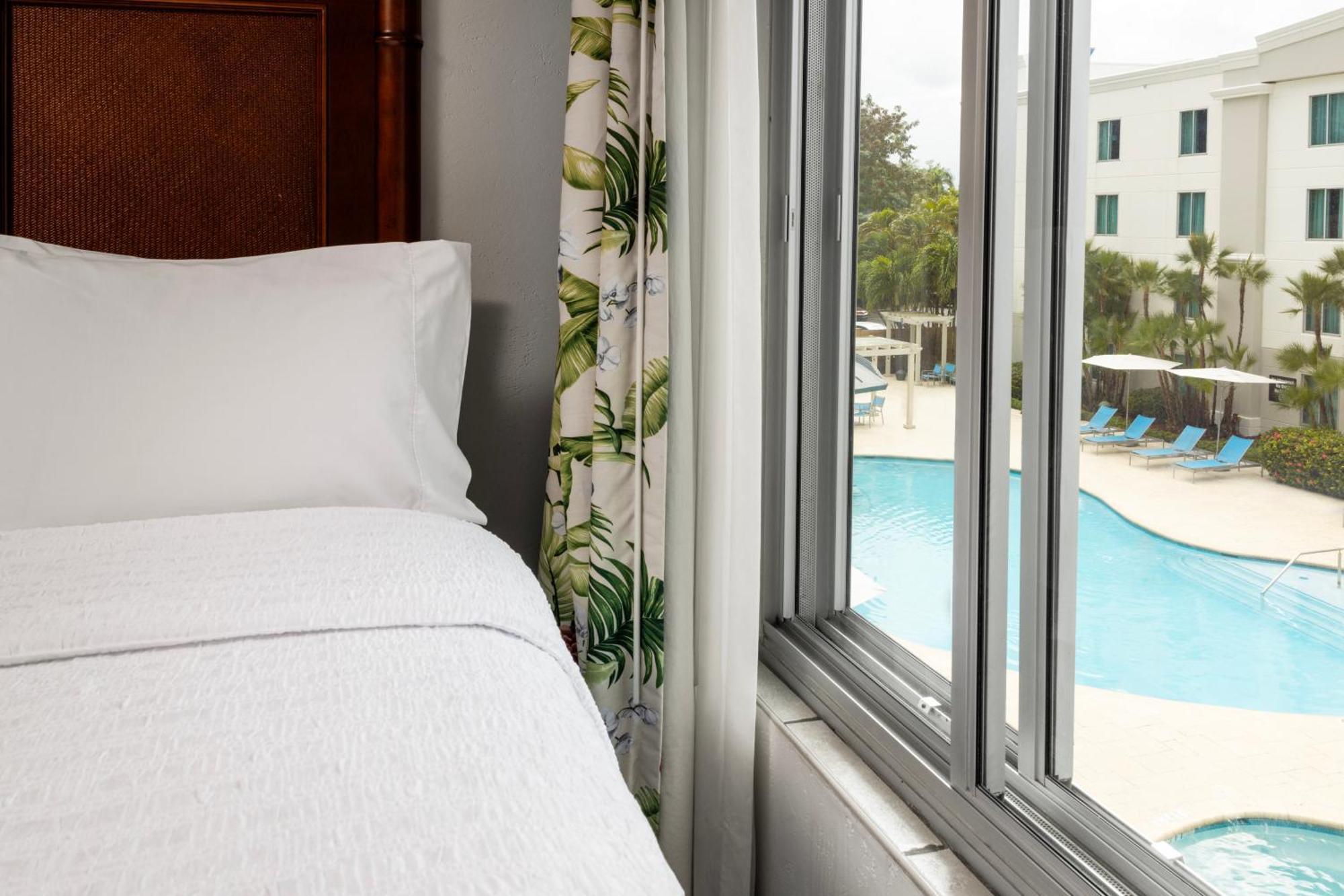 Hampton Inn & Suites San Juan Carolina Pokoj fotografie